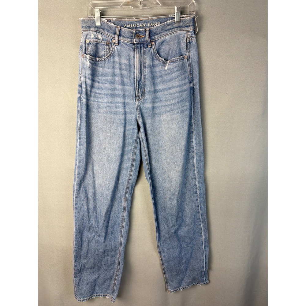 American Eagle Women High Waisted‎ Mom Jeans Light Wash Size 6 Short Distressed